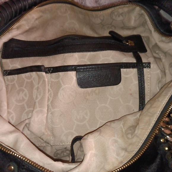 Michael Kors black w/gold hobo Bag Pre-Loved - Picture 5 of 9